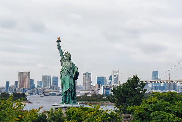 台場の自由の女神像　ニューヨークの7分の1の大きさ